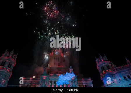 Madrid, Espagne. 5e jan 2019. Madrid, Espagne. 5e jan 2019. Madrid, Espagne. 5e jan 2019. Parade des Trois Sages, Melchor, Gaspar et Baltasar avant de livrer les cadeaux qu'ils vont laisser à la maison ce soir, 2019. Madrid, Espagne. Credit : CORDON PRESS/Alamy Live News Crédit : CORDON PRESS/Alamy Live News Banque D'Images