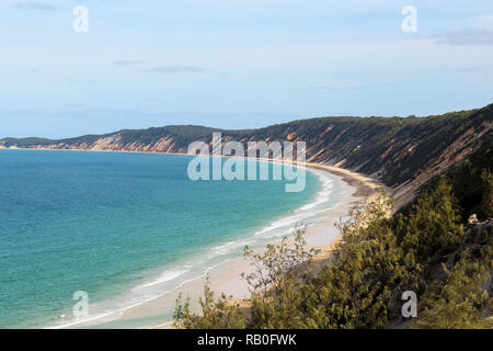 Avis sur Rainbow Beach à partir de Carlo Coup de sable près de l'île de Fraser sur une journée ensoleillée (Great Sandy National Park, Queensland, Australie) Banque D'Images