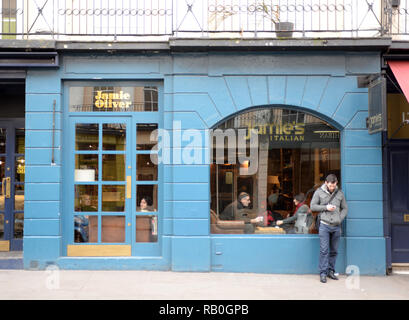 Une vue générale de Jamie's Italian Restaurant à Greenwich après un incendie s'est produit Où : London, Royaume-Uni Quand : 10 Mar 2015 Crédit : Steve Finn/WENN Banque D'Images