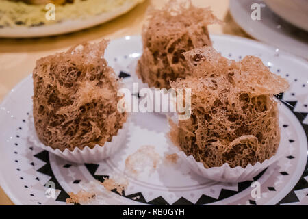 Deep Fried puff taro dim sum dans un restaurant chinois Banque D'Images