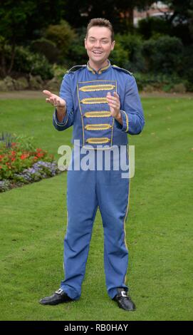 Stephen Mulhern et le Cast assister à un Photocall pour le lancement de la Pantomime 'Cinderella.'Stephen joue le personnage.Boutons tenue à l'établissement Fairfield Halls.Croydon Surrey..uk.Aujourd'.24/09/15  <P > Photo : Stephen Mulhern  <B >ref : 240915 SPL1130532  </B > <br/ > Photo par : Steve Finn/Splashnews  <br/ >  </P > <P >  <B >Splash News et photos </B > <br/ > Los Angeles : 310-821-2666 <br/ > New York : 212-619-2666 <br/ > Londres : 870-934-2666 <br/ > photodesk@splashnews.com <br/ >  </P > Où : Croydon, Royaume-Uni Quand : 24 Sep 2015 Crédit : Steve Finn/WENN Banque D'Images