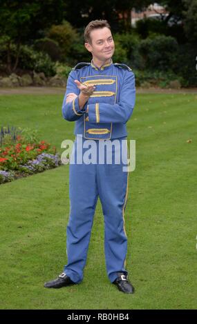 Stephen Mulhern et le Cast assister à un Photocall pour le lancement de la Pantomime 'Cinderella.'Stephen joue le personnage.Boutons tenue à l'établissement Fairfield Halls.Croydon Surrey..uk.Aujourd'.24/09/15  <P > Photo : Stephen Mulhern  <B >ref : 240915 SPL1130532  </B > <br/ > Photo par : Steve Finn/Splashnews  <br/ >  </P > <P >  <B >Splash News et photos </B > <br/ > Los Angeles : 310-821-2666 <br/ > New York : 212-619-2666 <br/ > Londres : 870-934-2666 <br/ > photodesk@splashnews.com <br/ >  </P > Où : Croydon, Royaume-Uni Quand : 24 Sep 2015 Crédit : Steve Finn/WENN Banque D'Images