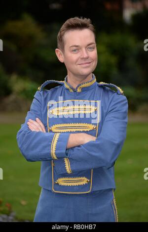 Stephen Mulhern et le Cast assister à un Photocall pour le lancement de la Pantomime 'Cinderella.'Stephen joue le personnage.Boutons tenue à l'établissement Fairfield Halls.Croydon Surrey..uk.Aujourd'.24/09/15  <P > Photo : Stephen Mulhern  <B >ref : 240915 SPL1130532  </B > <br/ > Photo par : Steve Finn/Splashnews  <br/ >  </P > <P >  <B >Splash News et photos </B > <br/ > Los Angeles : 310-821-2666 <br/ > New York : 212-619-2666 <br/ > Londres : 870-934-2666 <br/ > photodesk@splashnews.com <br/ >  </P > Où : Croydon, Royaume-Uni Quand : 24 Sep 2015 Crédit : Steve Finn/WENN Banque D'Images