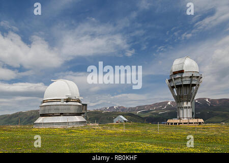 Ancien télescope et observatoire de l'ère soviétique dans le plateau d'Assy, Kazakhstan. Banque D'Images