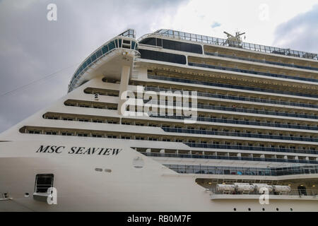 Fermer la vue du CSM Seaview cruiser navire ancré dans le port de La Valette, sur une journée ensoleillée d'automne à La Valette, Malte Banque D'Images