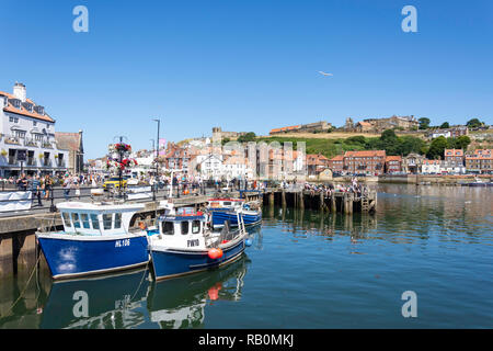 Harbour jetty, Whitby, North Yorkshire, England, United Kingdom Banque D'Images