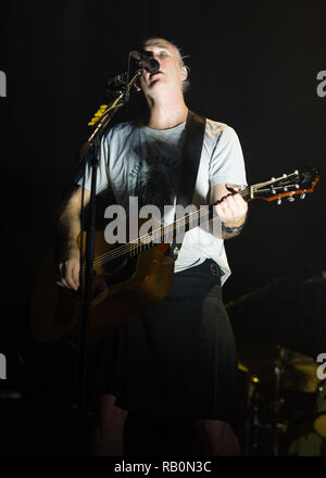 Fran Healy - frontman du groupe Travis indy en prestation au SSE Hydro dans Glasgow, Royaume-Uni. 21 Décembre 2018 Banque D'Images