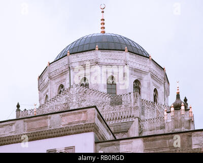 L'extérieur de la coupole de la mosquée d'Aksaray, Laleli, Istanbul, Turquie Banque D'Images