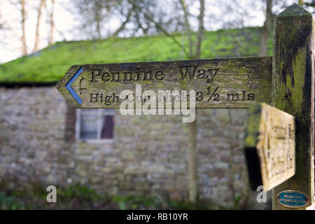 Pennine Way dans signpost Dufton pointant vers la coupe haut Nick, Cumbria, Royaume-Uni Banque D'Images