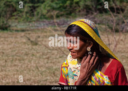 Femme de village à Thol Bird Sanctuary Banque D'Images