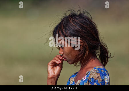 Jeune fille au Refuge d'oiseaux de Thol, Gujarat Banque D'Images