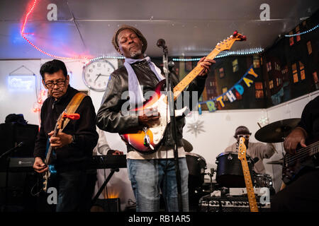 Franklin Bell's Blues atelier, dimanche, 30 décembre 2018, tenue à Bell's garage beind son bungalow sur South Central East Colden Ave, Los Angeles, CA. Banque D'Images