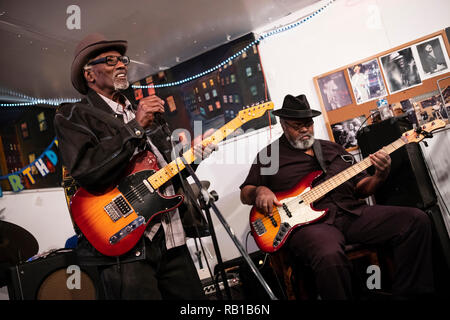 Franklin Bell's Blues atelier, dimanche, 30 décembre 2018, tenue à Bell's garage beind son bungalow sur South Central East Colden Ave, Los Angeles, CA. Banque D'Images