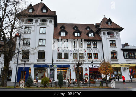 SINAIA, Roumanie - le 7 novembre 2018. Directia Rina Hotel à Sinaia, La Vallée de Prahova, Roumanie. Banque D'Images