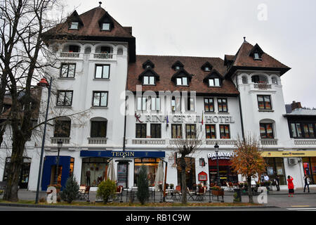 SINAIA, Roumanie - le 7 novembre 2018. Directia Rina Hotel à Sinaia, La Vallée de Prahova, Roumanie. Banque D'Images