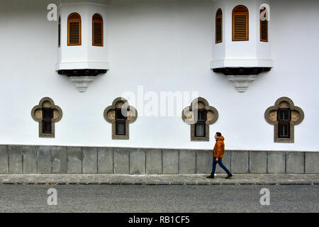 SINAIA, Roumanie - le 6 novembre 2018. Murs de cour, monastère de Sinaia, La Vallée de Prahova, Roumanie. Banque D'Images