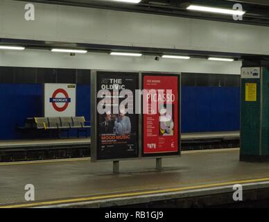 La publicité à la station de métro Moorgate, Londres Banque D'Images