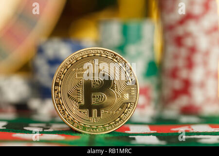 Bitcoin est livré avec Casino sur la table Banque D'Images