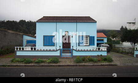 Açores, Portugal-Décembre 18, 2016 : maison de campagne typique de l'île San Miguel Banque D'Images