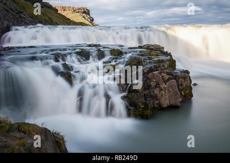 Cascade Gulfoss pittoresque en Islande dans la lumière du matin Banque D'Images