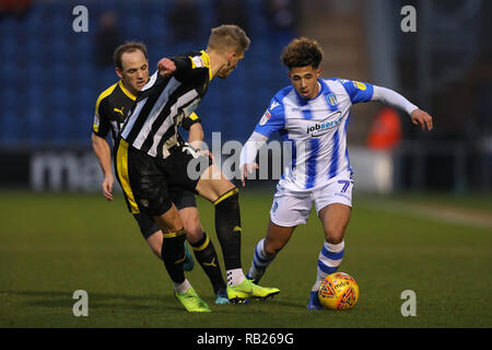 Courtney de Colchester United Senior a l'air de battre Daniel Jones et David Vaughan de Notts County - Colchester United v Notts County, Sky Bet League T Banque D'Images
