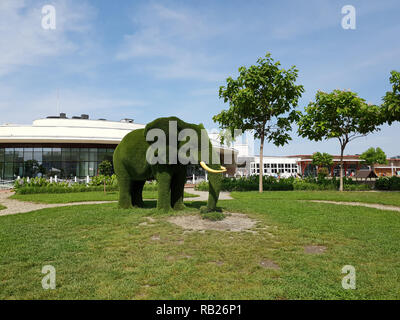 Sochi, Russie - 31 mai. En 2018. Jardin sculpture éléphant africain à Sotchi Park Hotel Banque D'Images