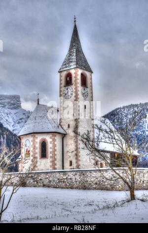 L'hiver, Schnee, EIS, Kirche, Prags, Pragser Tal, Berg, Tal, Südtirol, Veit, Bruneck, Pfarrkirche, Mittelalter, Fresko, Gotik, gotisch, Sonnenuhr, Banque D'Images