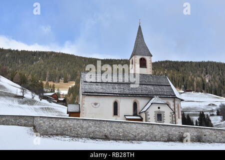 L'hiver, Schnee, EIS, Kirche, Prags, Pragser Tal, Berg, Tal, Südtirol, Veit, Bruneck, Pfarrkirche, Mittelalter, Fresko, Gotik, gotisch, Sonnenuhr, Banque D'Images