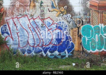 Québec,Canada. Graffiti sur un mur de brique dans le centre-ville de Montréal Banque D'Images