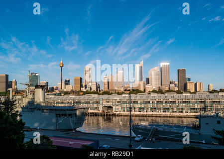 La ville de Sydney et Woolloomooloo Wharf doigt dans la lumière du matin Banque D'Images