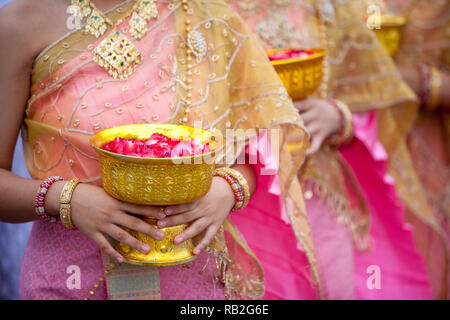 Cérémonie religieuse bouddhiste thaï Wat Traimit, le Temple du Bouddha d'or, Bangkok, Thaïlande Banque D'Images