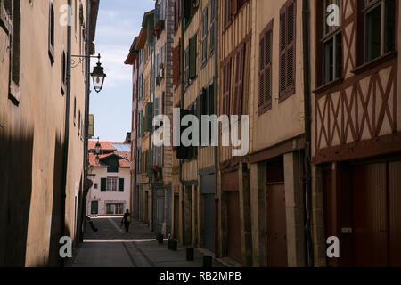 Une ruelle à Bayonne, France. Banque D'Images