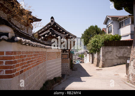 Maisons traditionnelles dans le village de Bukchon Hanok, Séoul, Corée du Sud. Banque D'Images