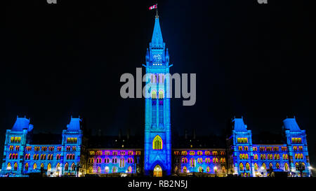 Nouvelle année lumière sur la Tour de la paix à la colline du Parlement Ottawa Canada Banque D'Images