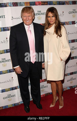 New York, NEW YORK / USA - 5 Avril 2011 : Donald Trump et Melania Trump à la 9e édition de 'Dressed Kilt' charity fashion show au Hammerstein Ballroom. (Photo crédit : Steve Mack/S.D. Mack Photos) Banque D'Images