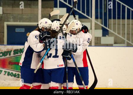 Dumfries, Royaume-Uni. 6 janvier 2019. Joueurs français célébrer après leur premier but contre la Chine dans le Hockey sur glace 2019 U18 Women's World Championship, Division 1, Groupe B match à Dumfries bol de glace. Crédit : Colin Edwards/Alamy Live News. Banque D'Images