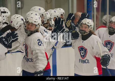 Dumfries, Royaume-Uni. 6 janvier 2019. Joueurs français célébrer après un but contre la Chine dans le Hockey sur glace 2019 U18 Women's World Championship, Division 1, Groupe B de Dumfries bol de glace. Crédit : Colin Edwards/Alamy Live News. Banque D'Images