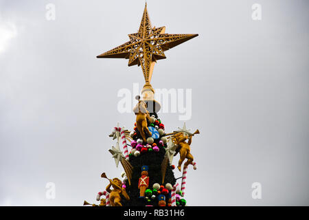 Osaka, Japon. 31 Dec, 2018. Un arbre de Noël Star peut être vu à Universal Studios Osaka au Japon. Lundi, 31 décembre 2018. Photo par : Ramiro Agustin Vargas Tabares Crédit : Ramiro Agustin Vargas Tabares/ZUMA/Alamy Fil Live News Banque D'Images