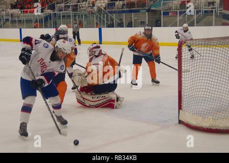 Dumfries, Royaume-Uni. 6 janvier 2019. Marthe Brunvold, jouant pour la Norvège, avec la rondelle contre Pays-Bas pendant leur correspondance dans le Hockey sur glace 2019 U18 Women's World Championship, Division 1, Groupe B de Dumfries bol de glace. Crédit : Colin Edwards/Alamy Live News. Banque D'Images