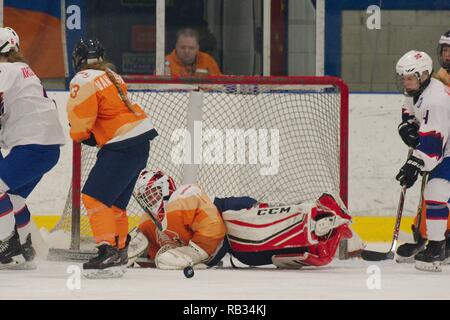 Dumfries, Royaume-Uni. 6 janvier 2019. Eline Gabriele, jouant dans l'objectif pour les Pays-Bas, s'enregistrer lors de leur match contre la Norvège dans le Hockey sur glace 2019 U18 Women's World Championship, Division 1, Groupe B de Dumfries bol de glace. Crédit : Colin Edwards/Alamy Live News. Banque D'Images