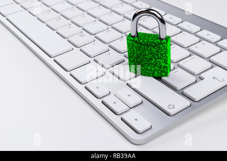 Ordinateur verrouillé à l'abri de virus ou logiciels malveillants attaque. Ordinateur portable protégé contre la cyber-criminalité en ligne et le piratage informatique. Concept de sécurité informatique avec Banque D'Images