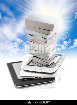 Pile de livres dans l'e-book reader Banque D'Images