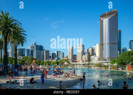 Brisbane, Australie - 20 décembre 2018 : rues plage est seulement l'Australie, du centre-ville plage artificielle à Brisbane Banque D'Images