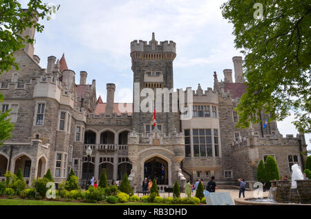 TORONTO, ONTARIO / CANADA - LE 26 MAI 2018 : Casa Loma, Toronto a montré ici, est utilisé comme lieu de tournage et pour les cérémonies de mariage. Banque D'Images