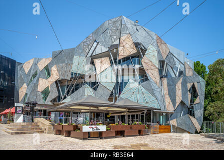 Melbourne, Australie - 1 janvier 2019 : Australian Centre for the Moving Image à la place de la Fédération nationale de l'Australie, un musée du cinéma, vidéo gam Banque D'Images