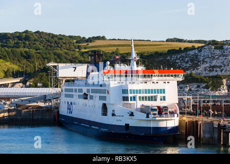 P&O Ferries dans le Port de Douvres, Kent, Angleterre, Royaume-Uni Banque D'Images