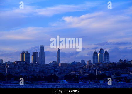 - Besiktas istanbul sur le coucher du soleil sur la ville Banque D'Images