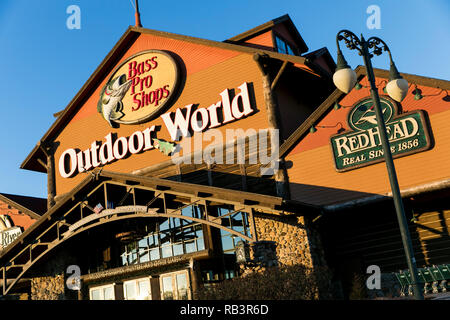 Un logo affiche à l'extérieur d'un Bass Pro Shops Outdoor World store à Harrisburg, en Pennsylvanie, le 29 décembre 2018. Banque D'Images