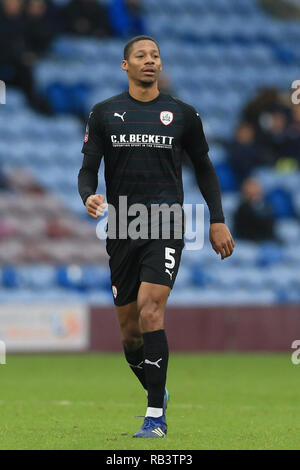 5 janvier 2019, Turf Moor, Burnley, Angleterre ; l'unis en FA Cup, 3ème tour, Burnley vs Barnsley : Ethan Pinnock (05) de Barnsley Crédit : Mark Cosgrove/News Images images Ligue de football anglais sont soumis à licence DataCo Banque D'Images