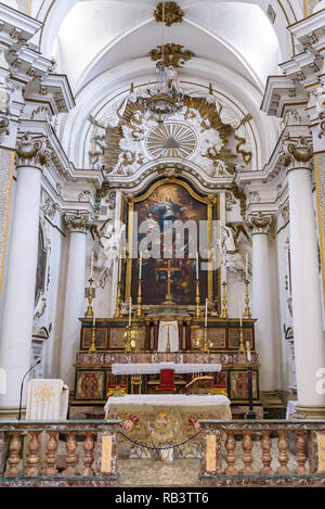 Noto, Sicile, Italie - 23 août 2017 : maître-autel de l'église de Santa Chiara à Noto Banque D'Images